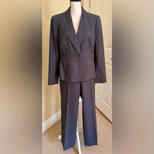 NWOT Kasper Women's Charcoal Blazer and Pants Set, Size 6P